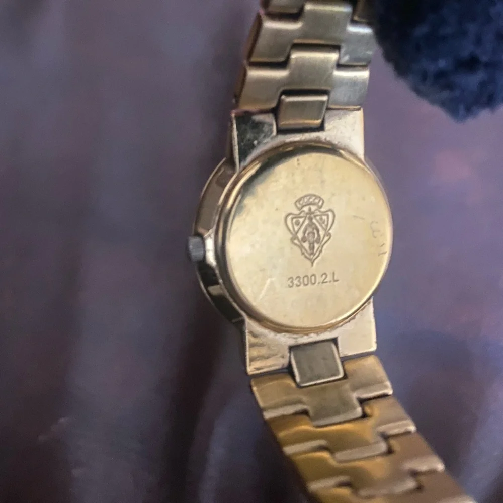 Gucci Vintage 3300.2.L 18K Gold Plated Women's Watch - Picture 3 of 3